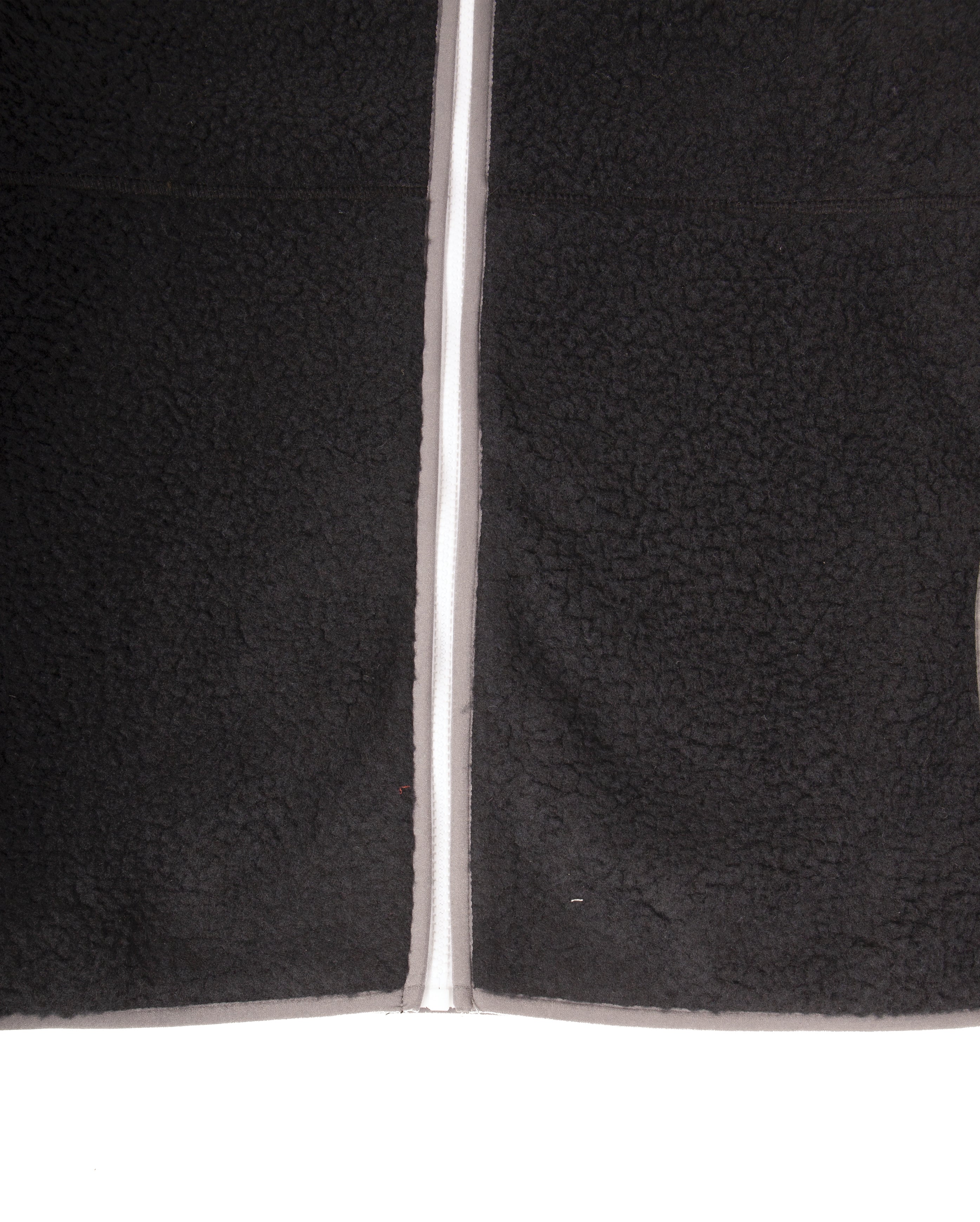 Amradical jacket Capers
