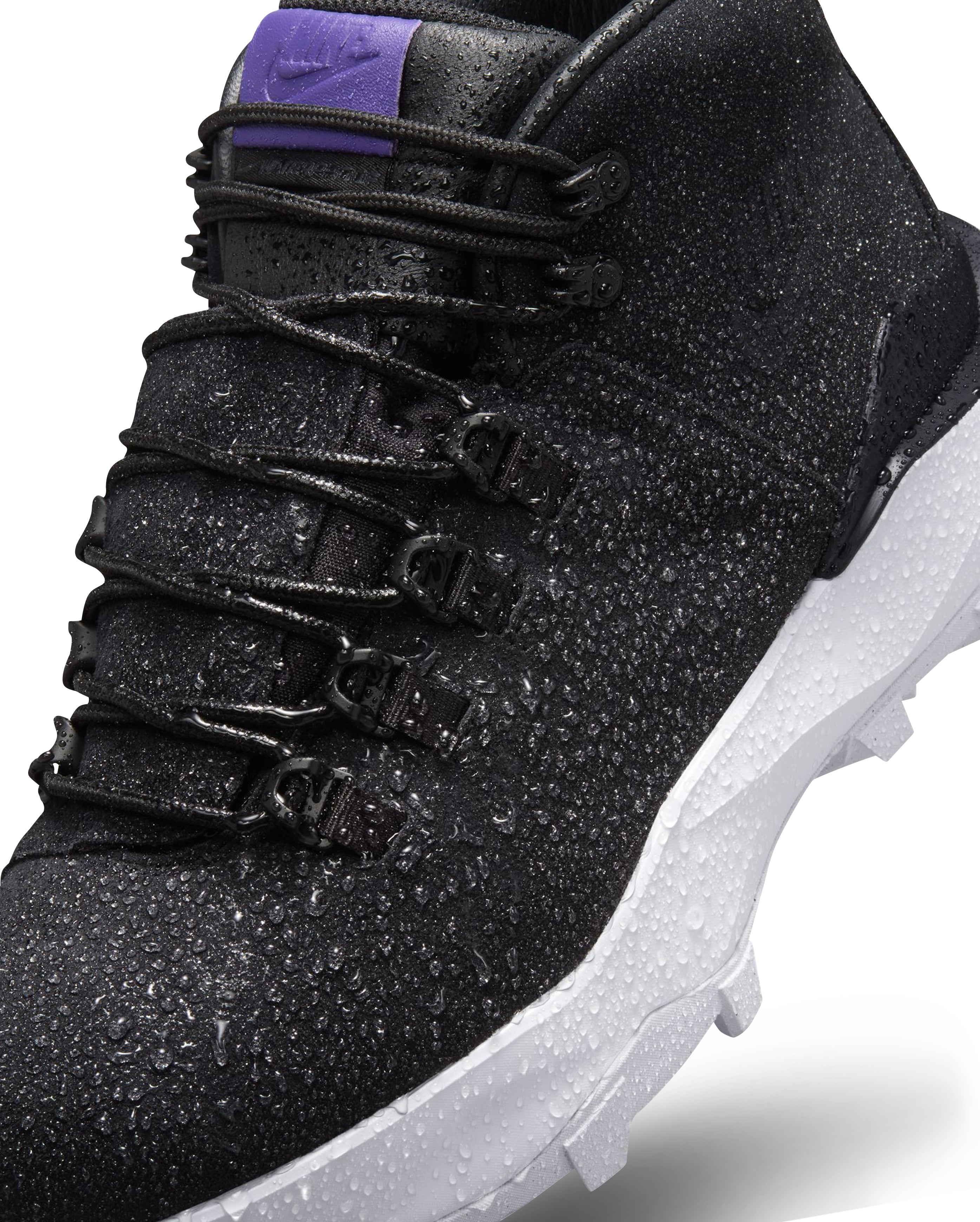 Nike-Cygnal Black-Starcowparis