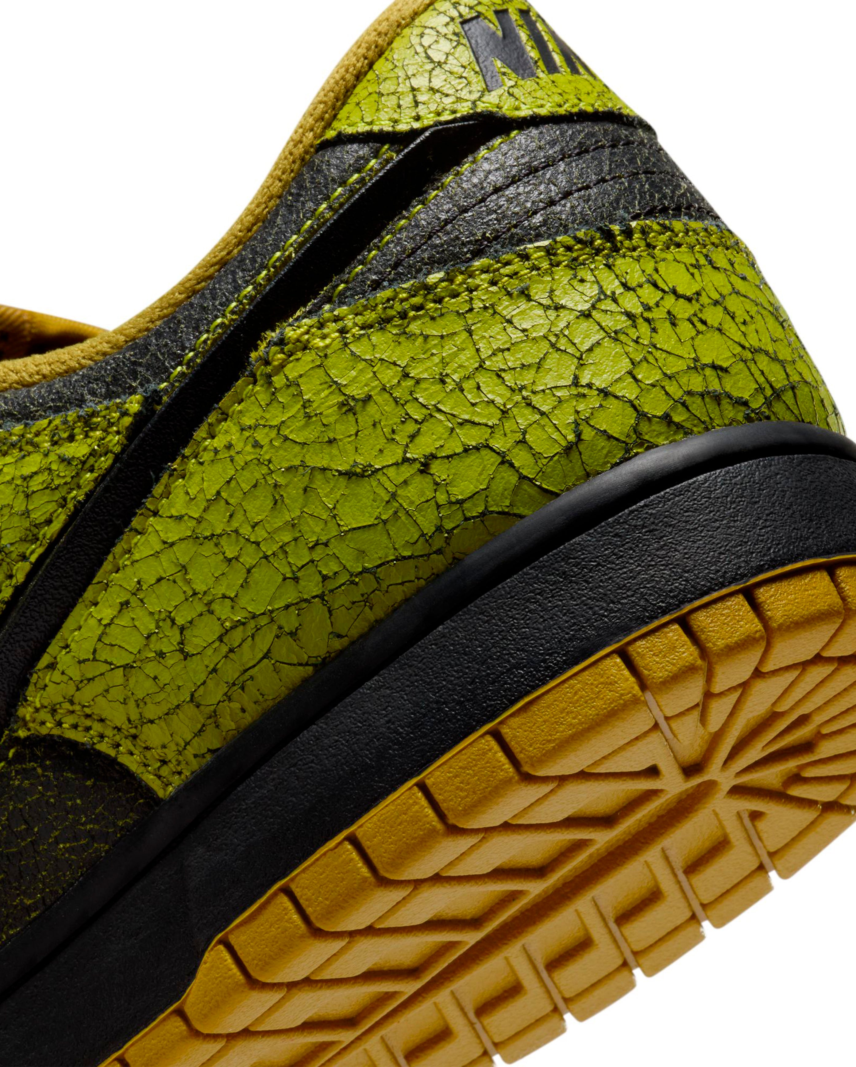 Nike-Dunk Low Retro QS Halloween Skull-Starcowparis
