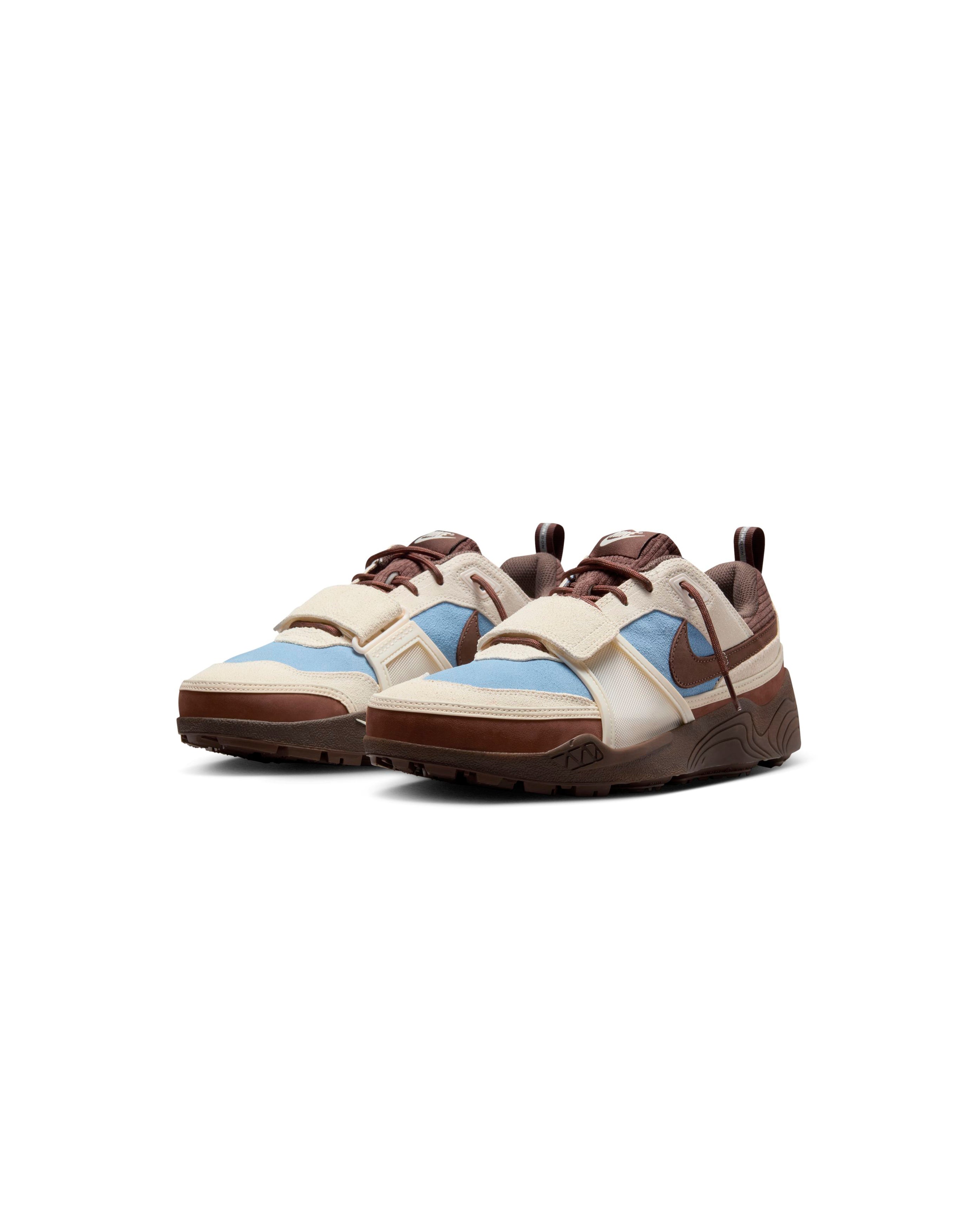 Travis Scott Zoom Field Jaxx Leche Blue