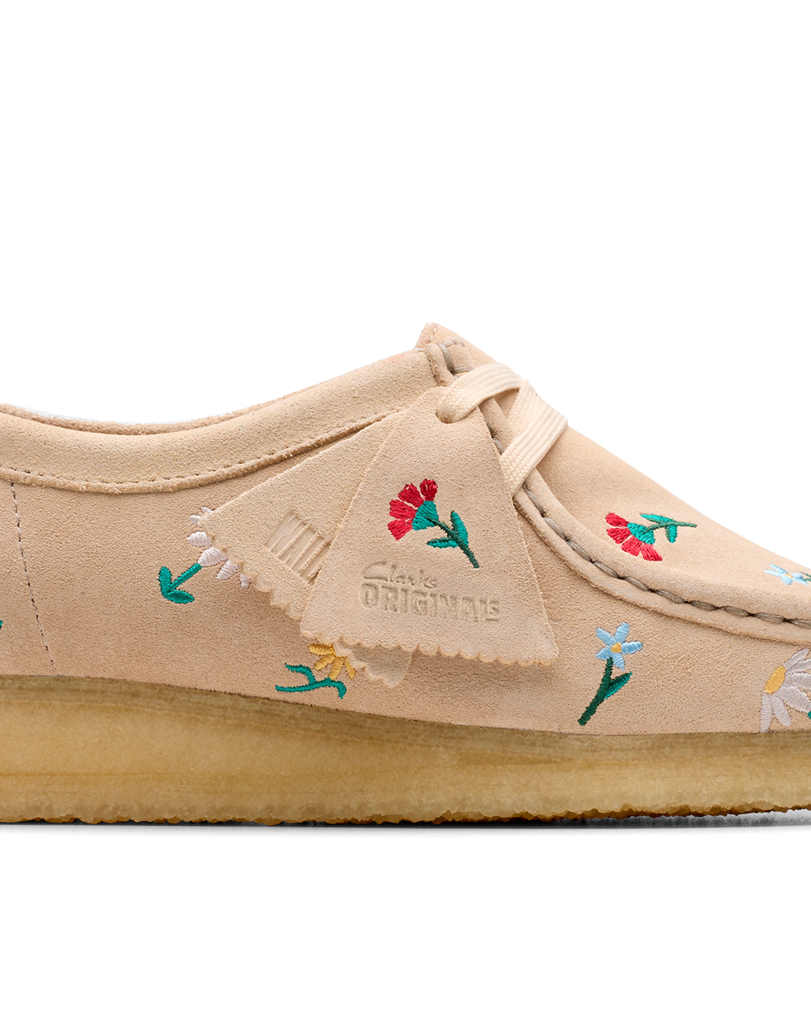Clarks-W Wallabee Tan Embroidery-Starcowparis