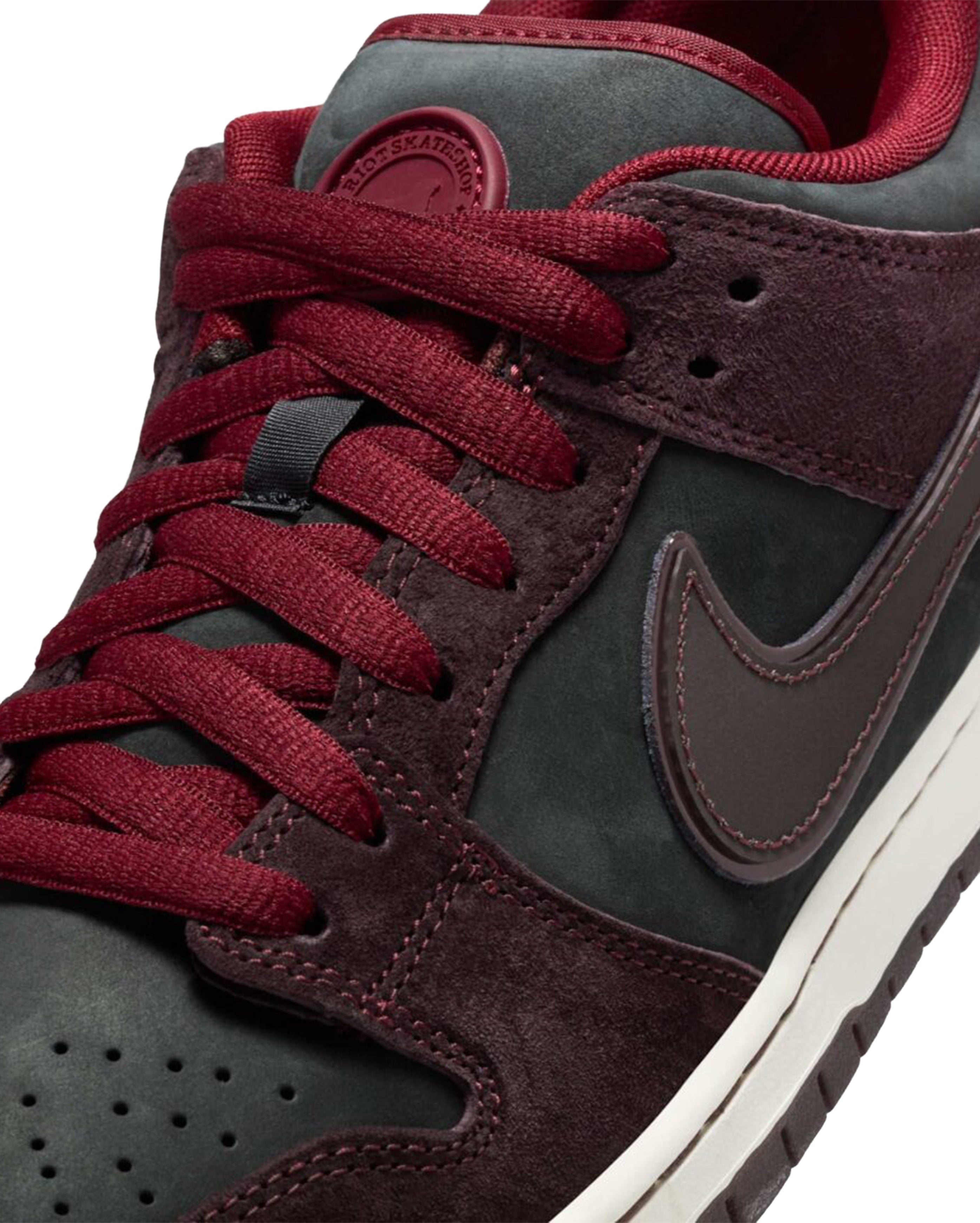 x Riot Skateshop Dunk Low - Starcowparis - 4